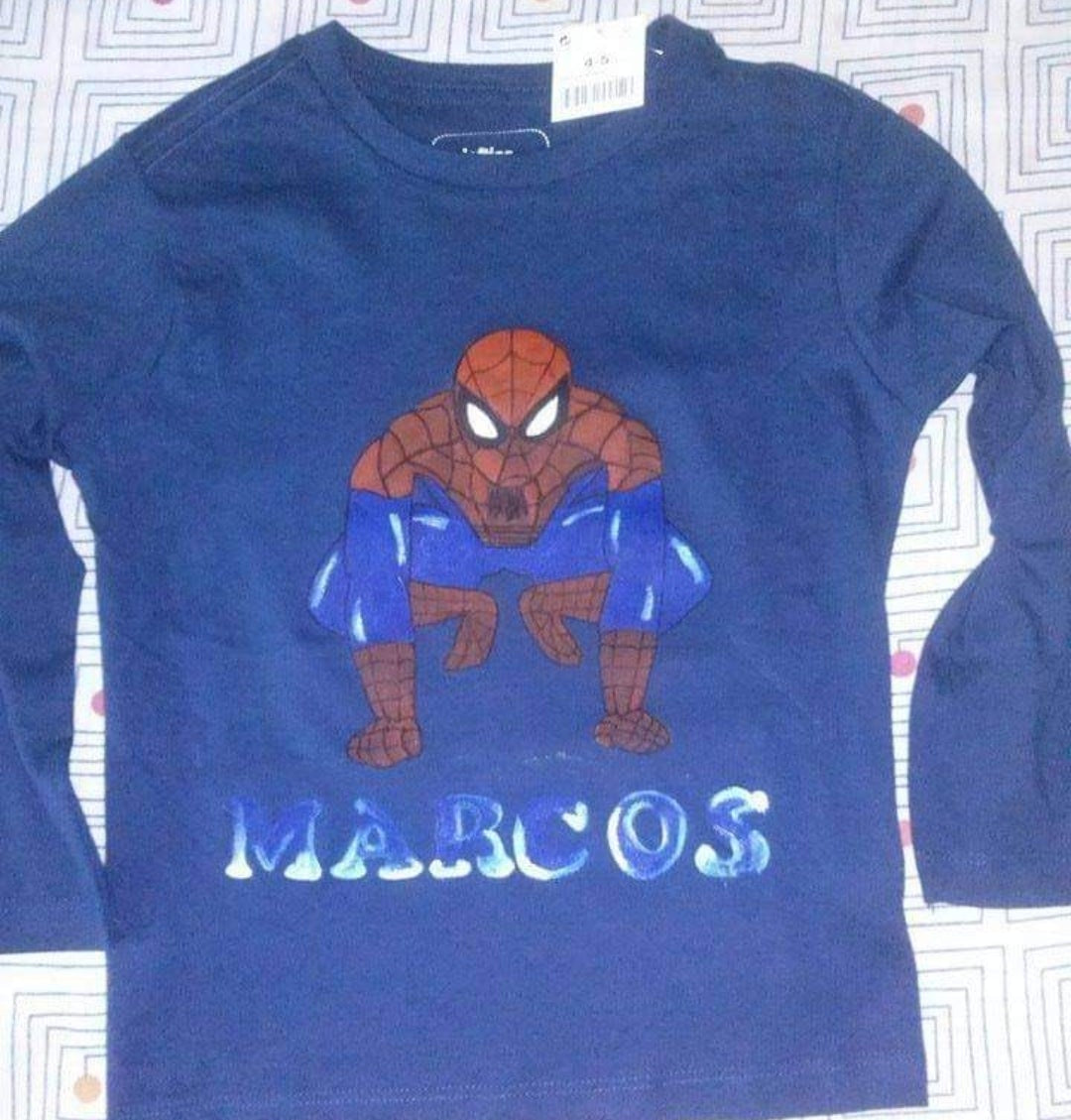 Camiseta personalizada pintada a mano