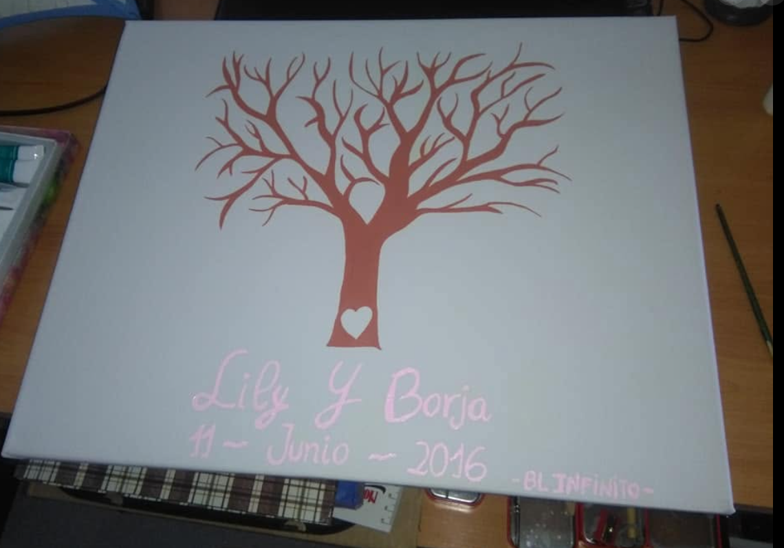 Cuadro de huellas personalizado pintado a mano