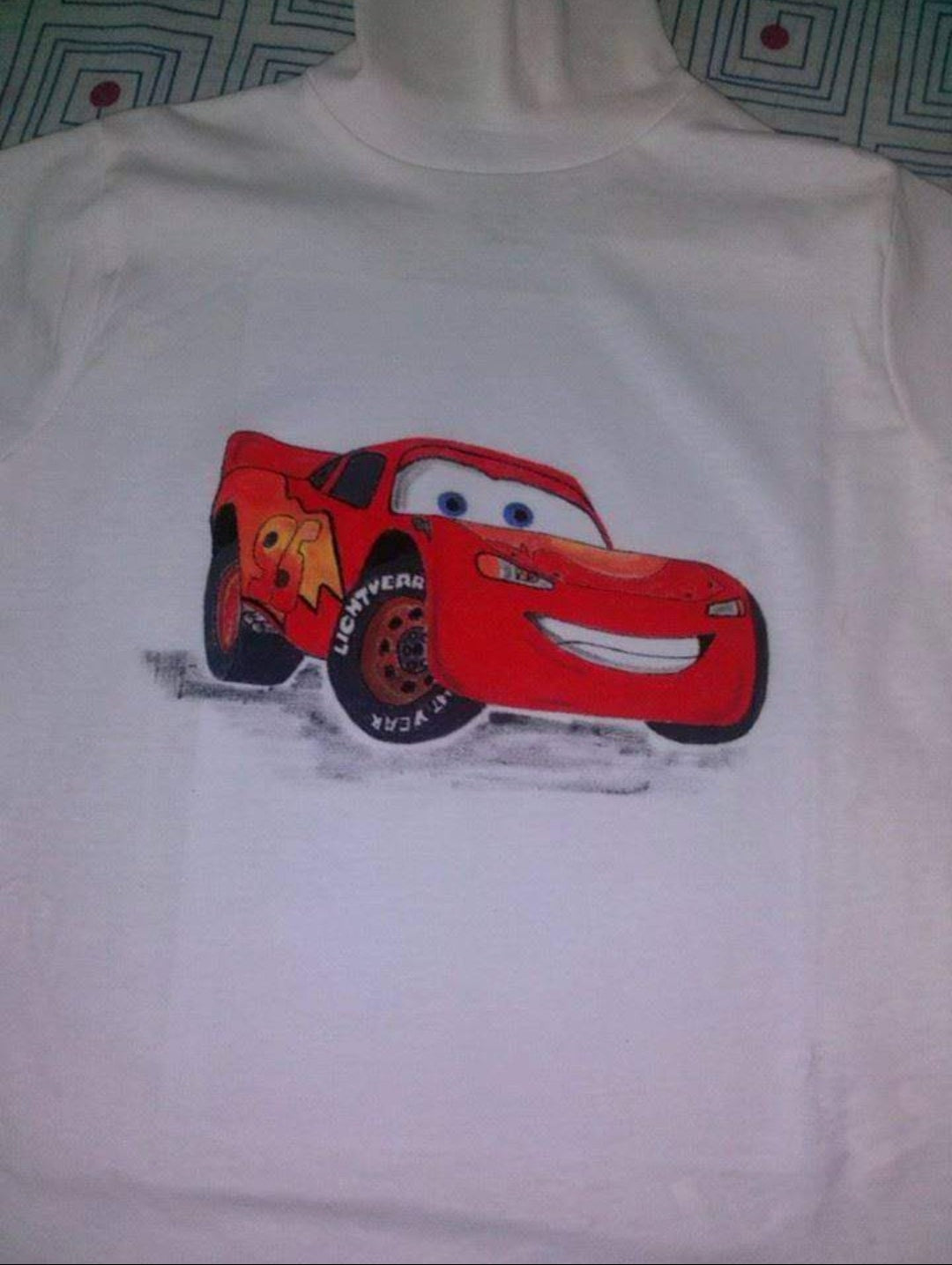 Camiseta personalizada pintada a mano